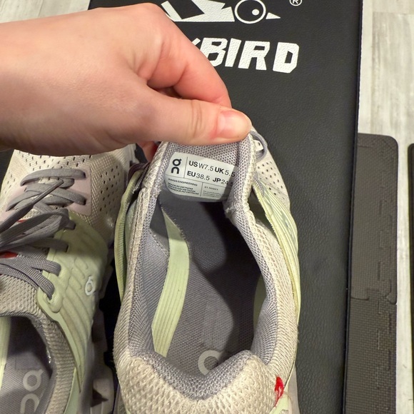 ON Running White and Orange Sneakers - Picture 5 of 8